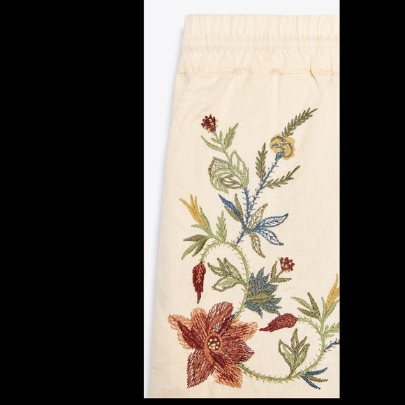 Floral Embroidered Cream Top and Shorts Set - Picture 12 of 14